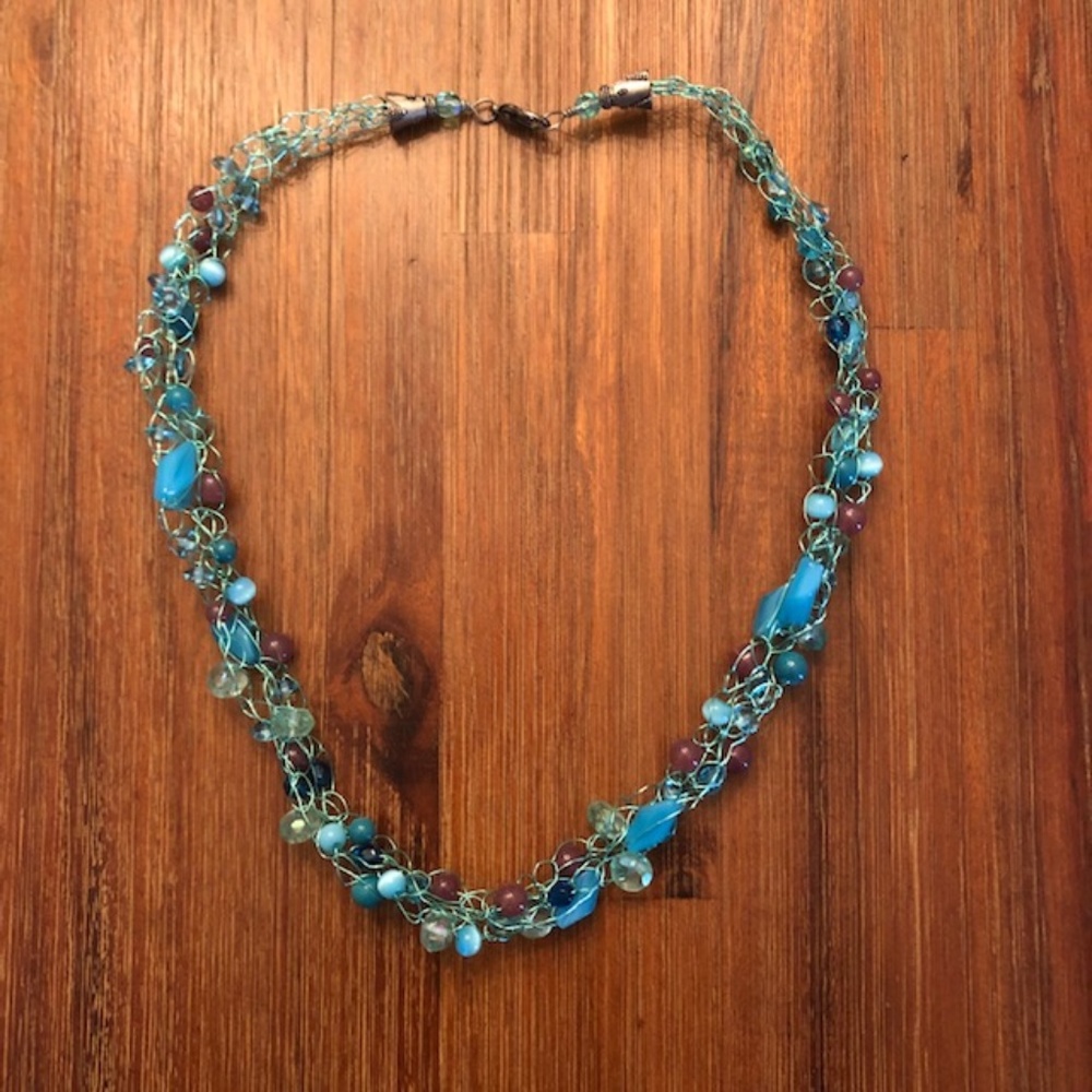 Metallic turquoise wire necklace